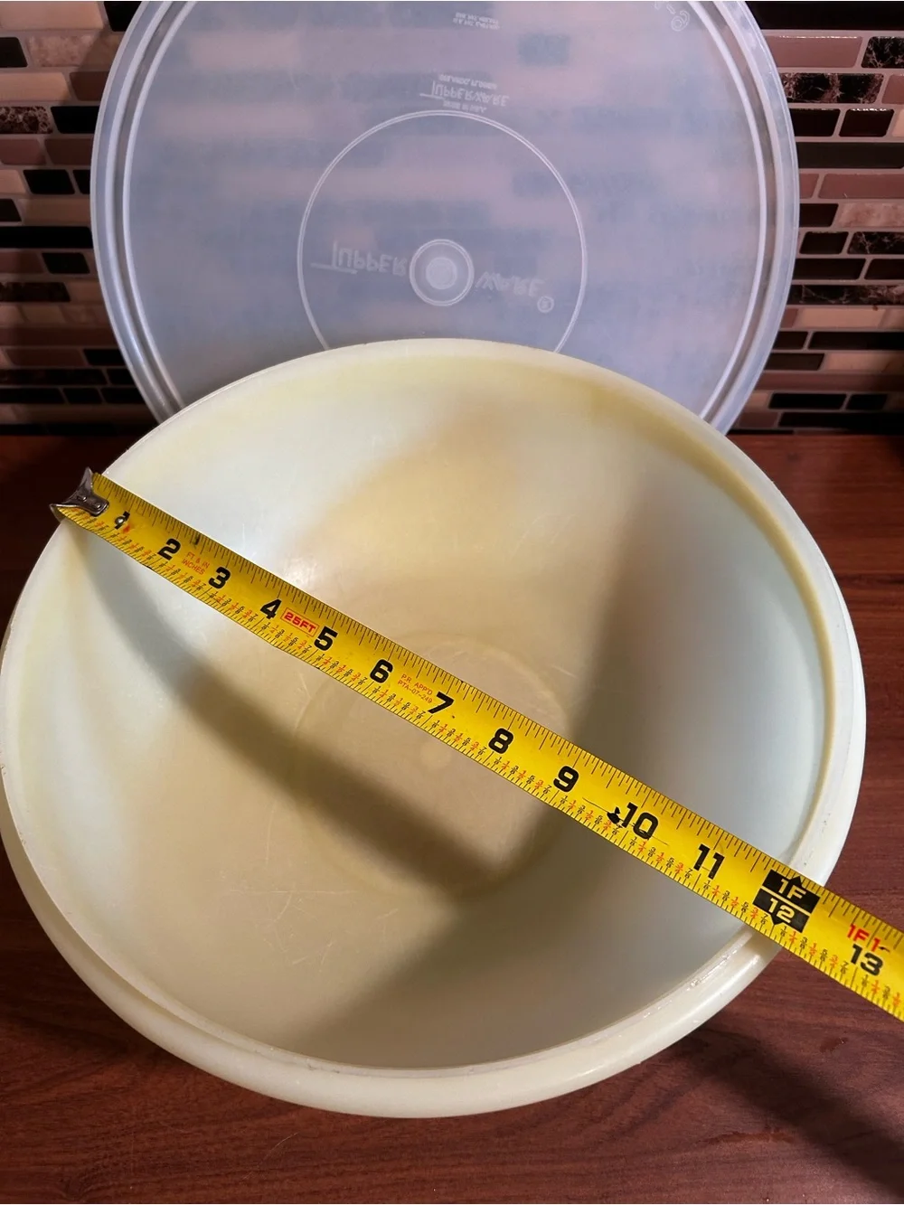 Vintage Tupperware Fix n Mix 26 Cup Pale Yellow Mixing Bowl with Lid